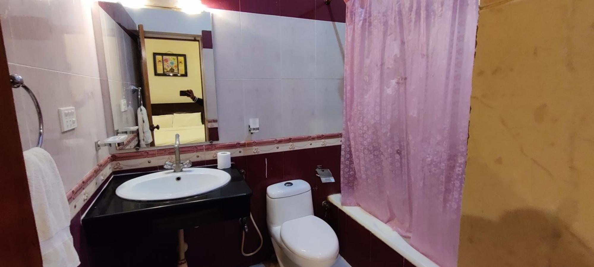 Capri Executive Hotel Islamabad Bagian luar foto