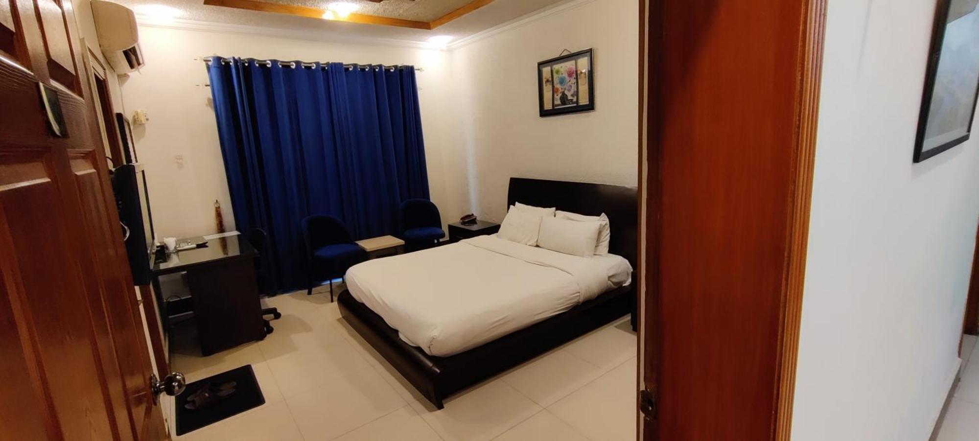 Capri Executive Hotel Islamabad Bagian luar foto