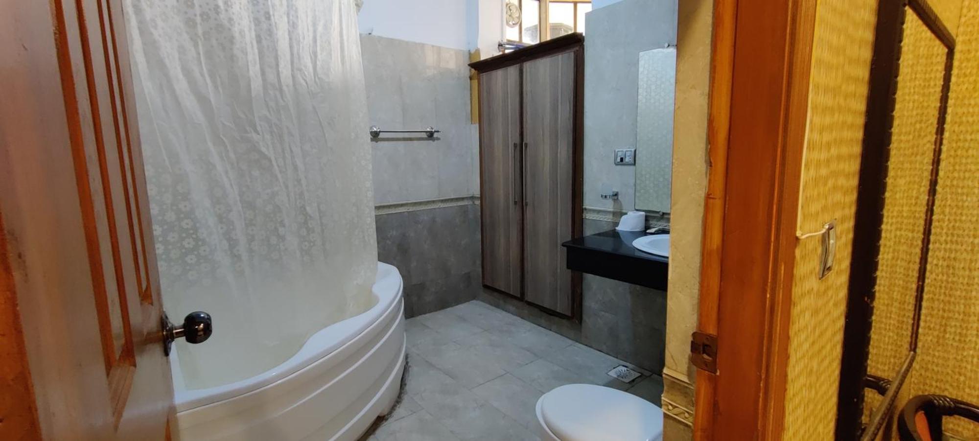 Capri Executive Hotel Islamabad Bagian luar foto