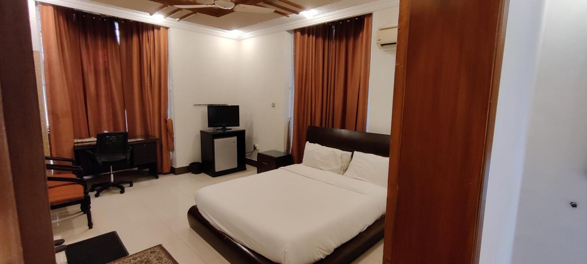 Capri Executive Hotel Islamabad Bagian luar foto