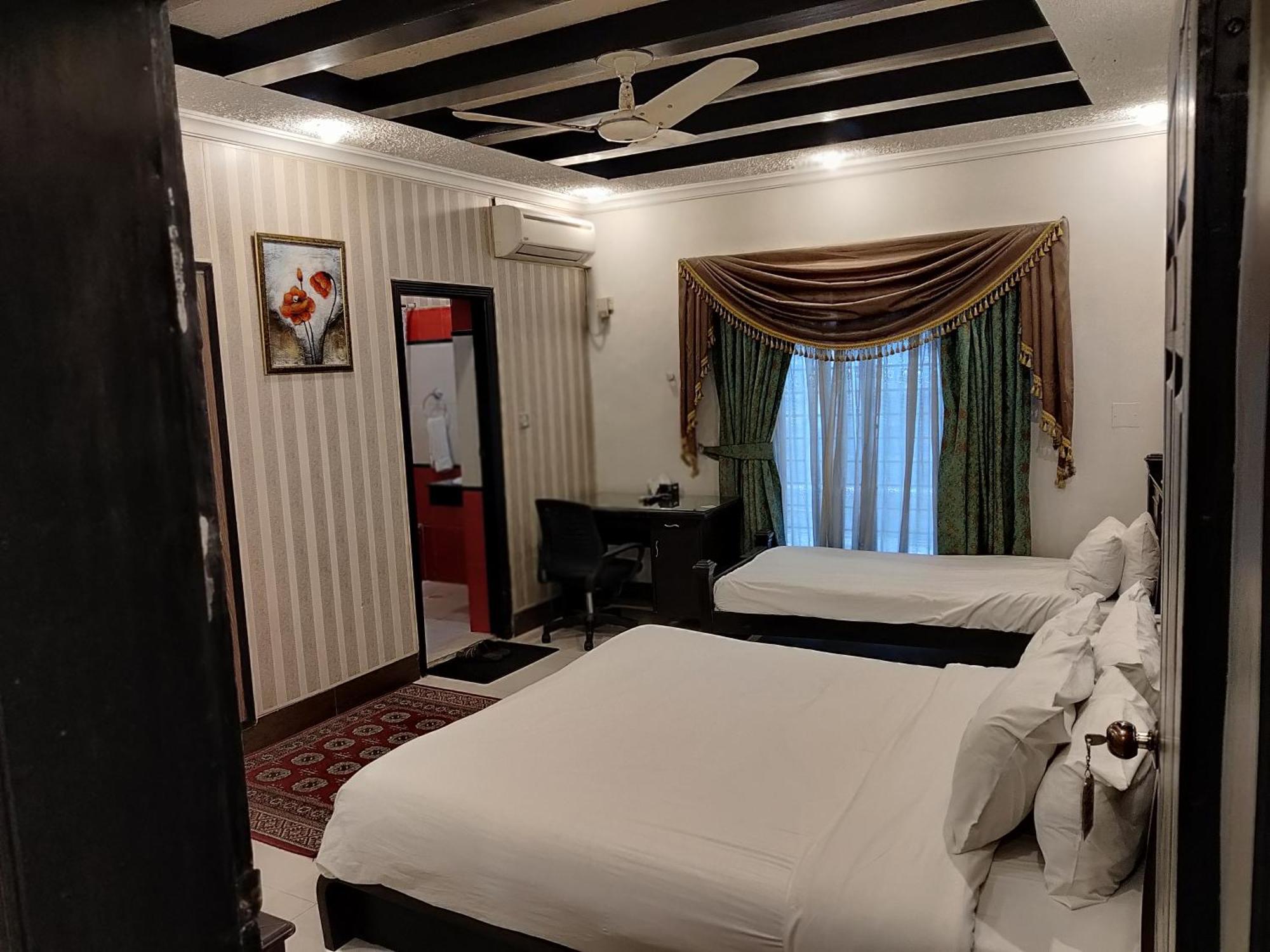 Capri Executive Hotel Islamabad Bagian luar foto