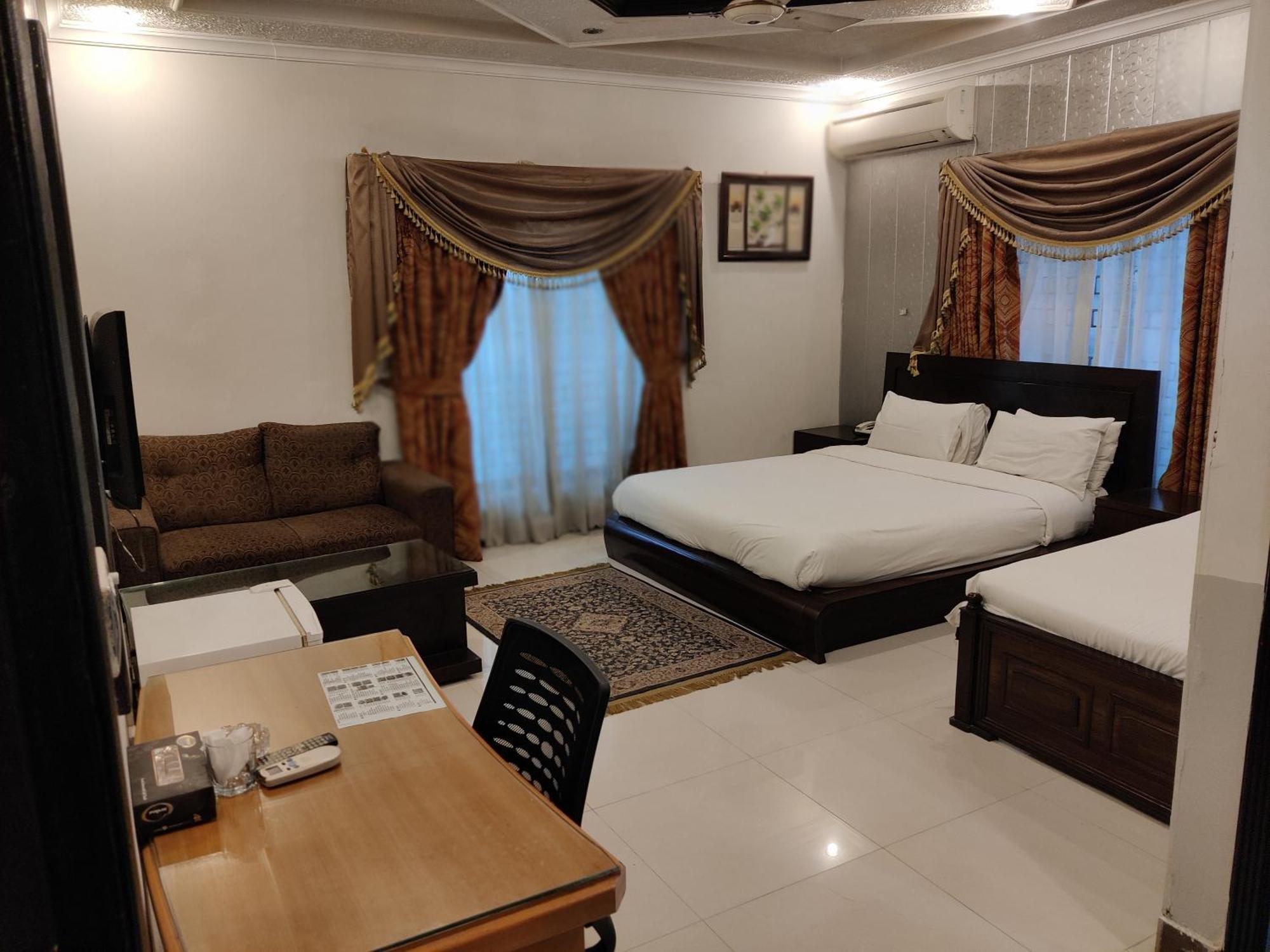 Capri Executive Hotel Islamabad Bagian luar foto